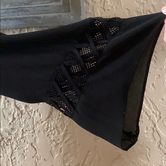 Basic black blouse - Picture 5 of 6